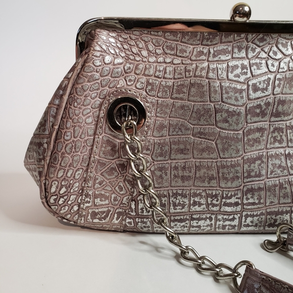 Nine West Faux Croc Iridescent Lavender Chain Clasp Shoulder Purse NWOT - Picture 4 of 12
